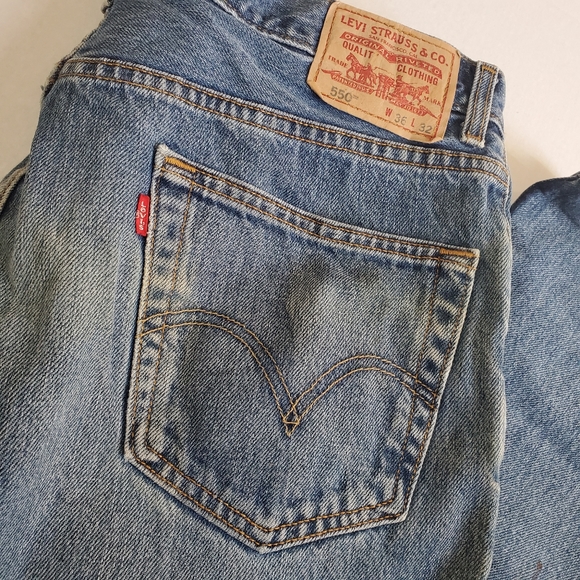 Levi's 550 Relaxed Fit 36x32" Whiskers Denim Blue Jeans Red Tab 100% Cotton - Picture 2 of 9